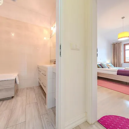 White Pearl With Two Terraces By Oneapartments *