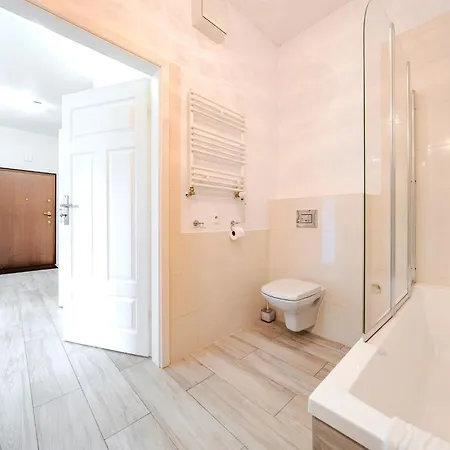 White Pearl With Two Terraces By Oneapartments