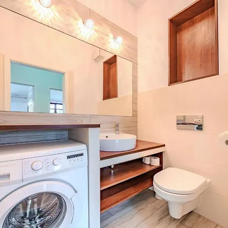 White Pearl With Two Terraces By Oneapartments