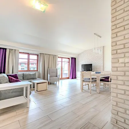 White Pearl With Two Terraces By Oneapartments